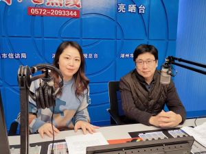 四院肛肠专家曹红波做客FM105《养生有道》栏目，与您聊聊长期腹痛腹泻的隐形“祸首”