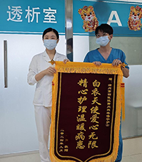 患者感恩送锦旗 医患情谊暖人心
